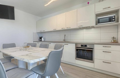 Nova Vas House | Beautiful private villa for 6 people with WIFI, private pool, A/C, TV and terrace