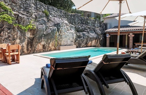 Susnjevica House | Beautiful private villa for 6 people with WIFI, A/C, private pool, TV, terrace and pets allowed