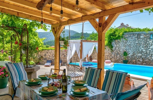 Drivenik House | Beautiful private villa for 6 guests with WIFI, A/C, private pool, TV, patio and parking
