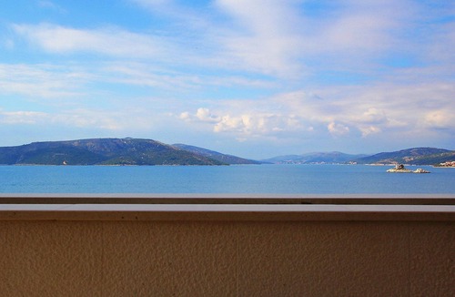 Okrug Donji House | Beautiful private villa for 6 guests with WIFI, A/C, private pool, hot tub, TV and terrace