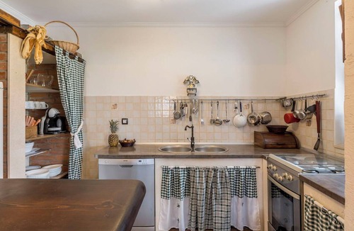 Omis Villa | Beautiful private villa for 8 guests with hot tub, WIFI, A/C, private pool and TV