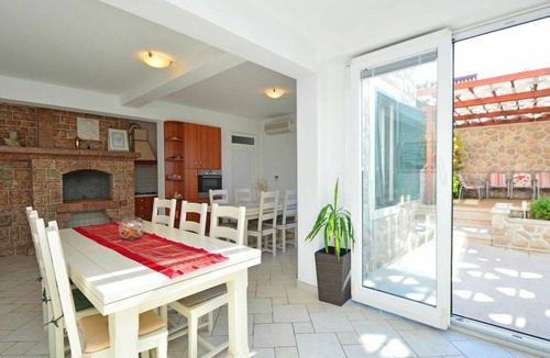 Betina Villa | Beautiful private villa for 10 guests with WIFI, private pool, A/C, hot tub, TV and terrace
