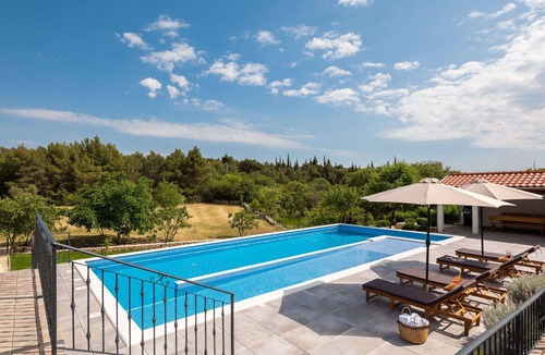 Sibenik House | Beautiful private villa with private pool, WIFI, A/C, TV, terrace, pets allowed and panoramic view