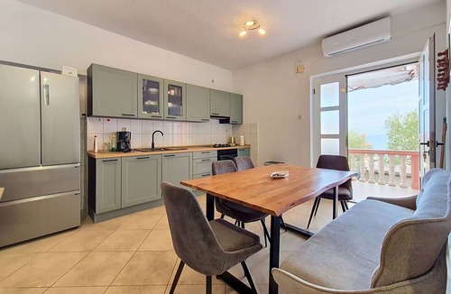 Kali House | Beautiful private villa for 10 guests with WIFI, A/C, TV, balcony and pets allowed