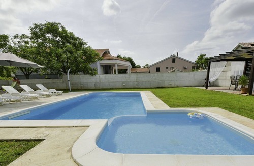 Smilcic House | Beautiful private villa for 6 guests with WIFI, private pool, A/C, TV and terrace