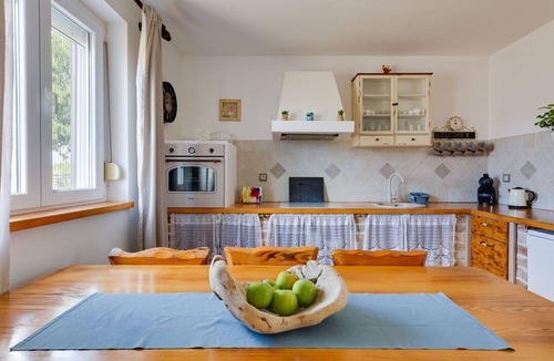 Gornji Zemunik Villa | Beautiful private villa for 8 guests with hot tub, A/C, WIFI, private pool, TV and patio