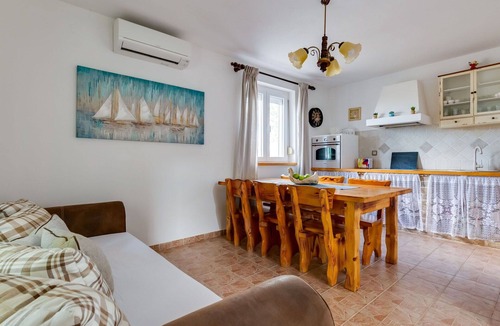 Gornji Zemunik Villa | Beautiful private villa for 8 guests with hot tub, A/C, WIFI, private pool, TV and patio
