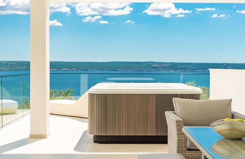 Maslenica Villa | Beautiful private villa for 8 guests with hot tub, private pool, WIFI, A/C, TV and terrace