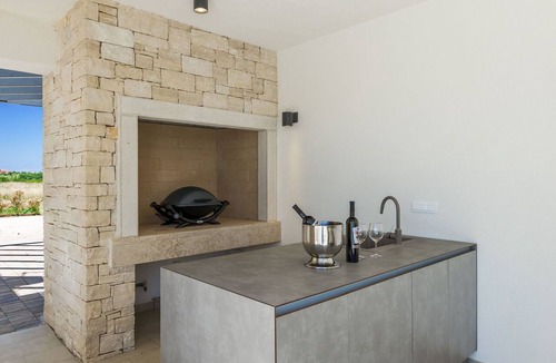 Nova Vas Villa | Beautiful private villa with WIFI, A/C, private pool, hot tub, TV, terrace and pets allowed