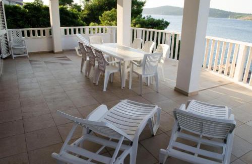Grebastica Apartment | Beautiful Villa 6 Metres From Sea