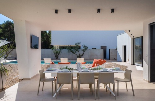 Pakostane Villa | Beautiful Villa Aron