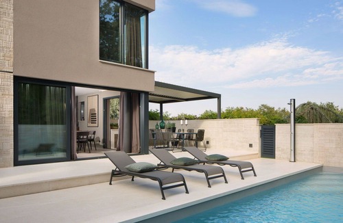 Krizine House | Beautiful villa for 10 people with A/C, private pool, WIFI, TV and terrace