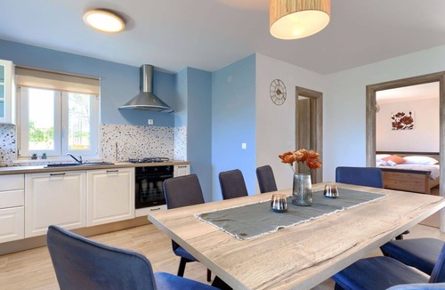 Trget House | Beautiful villa for 12 people with WIFI, A/C, private pool, TV, terrace and pets allowed