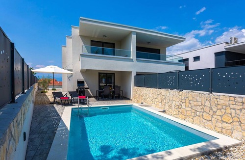 Bogovici House | Beautiful villa for 6 guests with A/C, private pool, WIFI, TV, terrace and pets allowed