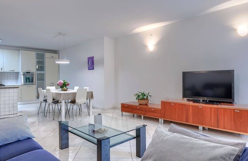 Topid House | Beautiful villa for 6 guests with A/C, private pool, WIFI, TV and terrace