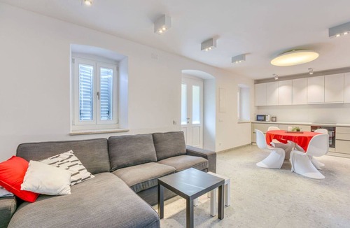 Mali Losinj House | Beautiful villa for 6 people with WIFI, A/C, TV and terrace