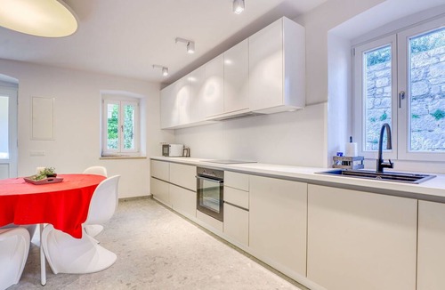 Mali Losinj House | Beautiful villa for 6 people with WIFI, A/C, TV and terrace