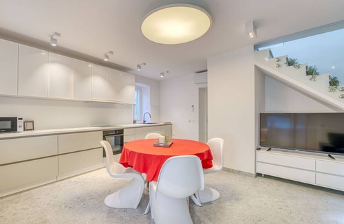 Mali Losinj House | Beautiful villa for 6 people with WIFI, A/C, TV and terrace