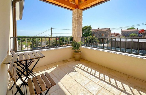 Nova Vas House | Beautiful villa for 6 people with WIFI, private pool, A/C, TV, terrace and pets allowed