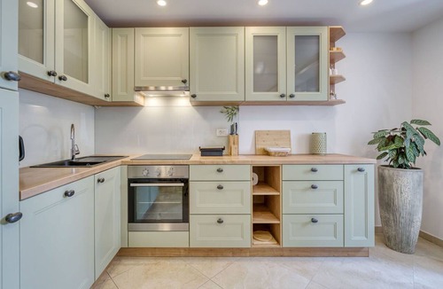 Volosko House | Beautiful villa for 8 guests with A/C, WIFI, TV, terrace and pets allowed