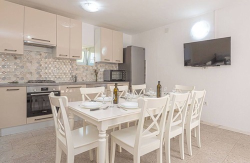 Oklaj House | Beautiful villa for 8 guests with WIFI, private pool, A/C, TV and patio