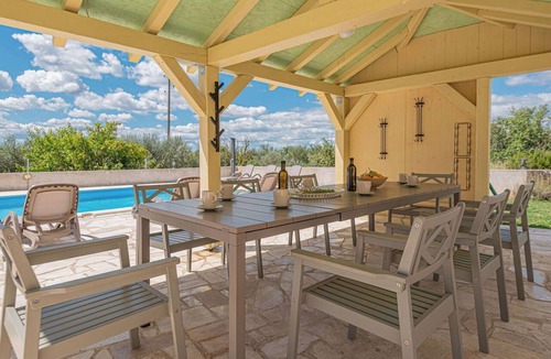 Oklaj House | Beautiful villa for 8 guests with WIFI, private pool, A/C, TV and patio