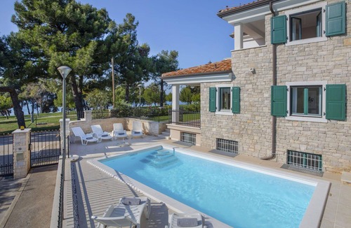 Basanija House | Beautiful villa for 8 people with WIFI, private pool, A/C, TV and terrace
