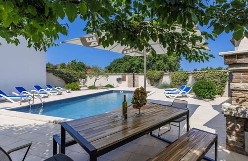 Nova Vas House | Beautiful villa for 8 people with A/C, private pool, WIFI, TV and terrace