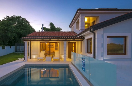 Nova Vas Villa | Beautiful Villa Gloria Vita with pool and jacuzzi