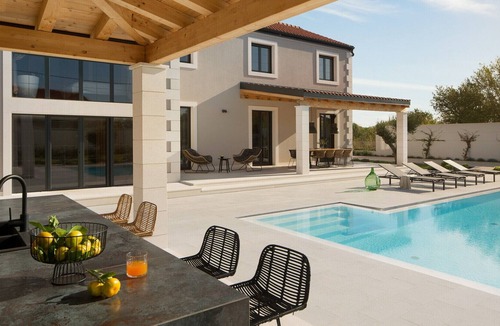 Zemunik Donji Villa | Beautiful Villa Manana