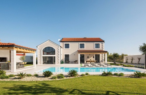 Zemunik Donji Villa | Beautiful Villa Manana