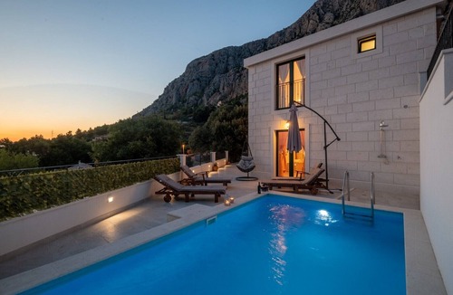 Makarska Villa | Beautiful Villa Libero with a pool jacuzzi sauna bbq family