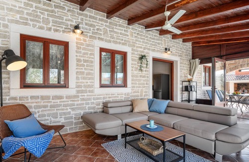 Srima Villa | Beautiful villa Marijana in Srima, Croatia with outdoor pool