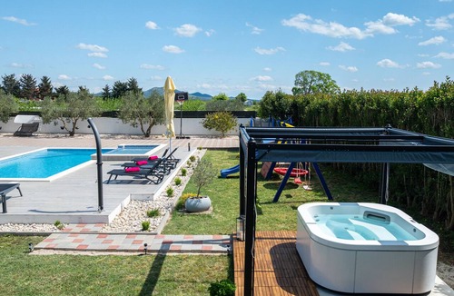 Tinj Villa | Beautiful villa Maris with pool and jacuzzi