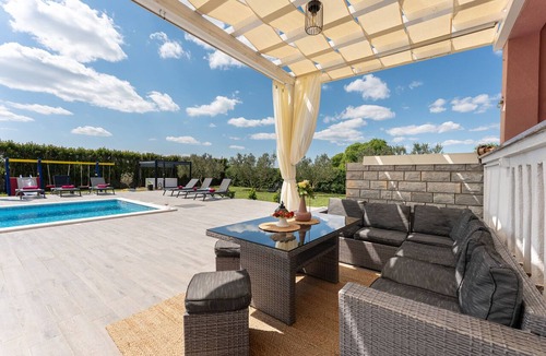 Tinj Villa | Beautiful villa Maris with pool and jacuzzi