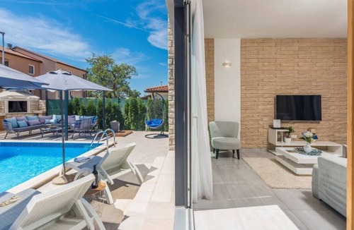 Babici Villa | Beautiful Villa Selest with an outdoor pool