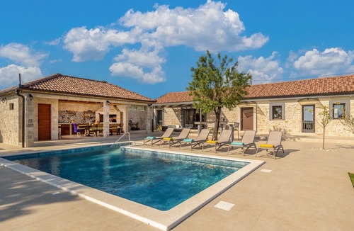 Zemunik Donji Villa | Beautiful Villa Tany