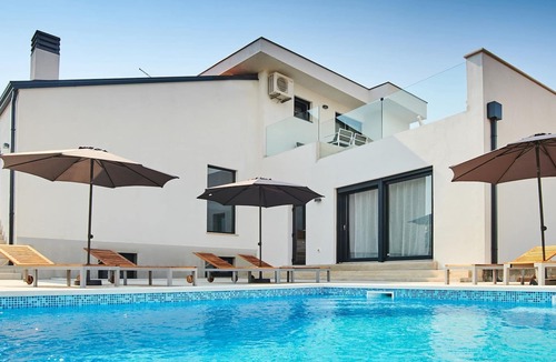 Buje Cottage | Beautifully decorated villa with pool ideal for vacation with your family.