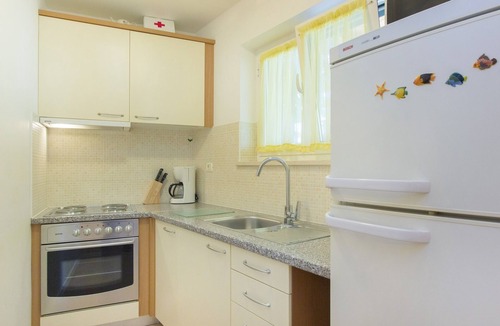 Brodarica Apartment | bedroom: double rooms; double bed; parquet