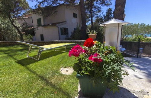 Brodarica Apartment | bedroom: double rooms; double bed; parquet