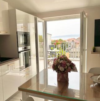 Kastel Novi Apartment | Bee House Suite - Brand New Apartment 100 m from Sea
