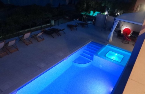 Businci Apartment | Beheiztes Schwimmbad, schattige Terrasse mit Meerblick by Interhome