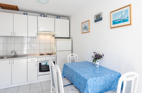 Kuciste Apartment | Bella Perna 2-Bedroom Holiday Apartment with Sea-view!