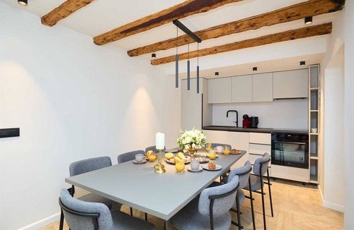 Pile Apartment | Black Water Bay house