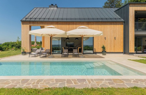 Varazdinske Toplice Villa | Blacksmith House - Stylish vacation home with spa & nature views