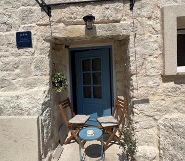 Kamen Apartment | Blue door apartment