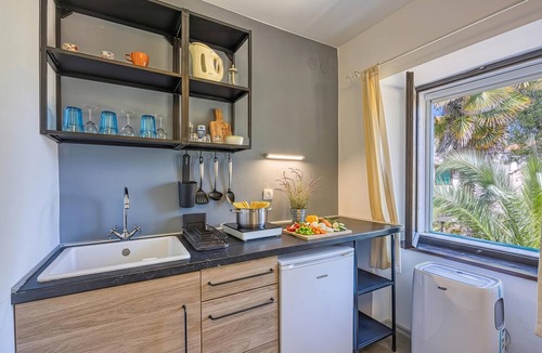 Veli Losinj Apartment | Blue Studio Apartment With Garden