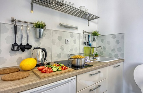 Veli Losinj Apartment | Blue Studio Apartment With Garden