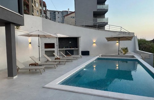 Podstrana Apartment | Blue Sunset, Apartment with Pool,Terace & Stunning Views