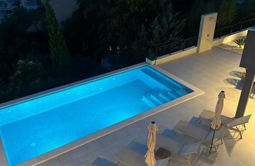 Podstrana Apartment | Blue Sunset, Apartment with Pool,Terace & Stunning Views